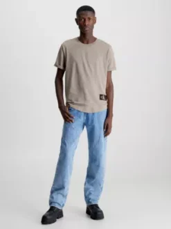 Calvin Klein T-shirt En Coton Bio Avec Insigne 10 Calvin Klein T-shirt En Coton Bio Avec Insigne -Calvin Klein Soldes J30J315319 PBU alternate3