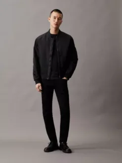 Calvin Klein T-shirt Slim à Poche Avec Monogramme 11 Calvin Klein T-shirt Slim à Poche Avec Monogramme -Calvin Klein Soldes J30J320936 BEH alternate4