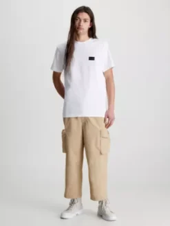 Calvin Klein T-shirt En Coton Recyclé Avec Insigne -Calvin Klein Soldes J30J322468 YAF alternate4