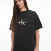 Calvin Klein T-shirt Oversize Avec Monogramme 2 Calvin Klein T-shirt Oversize Avec Monogramme -Calvin Klein Soldes J30J322516 BEH main