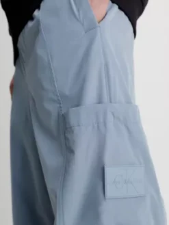 Calvin Klein Pantalon Cargo à Jambes Larges En Tissu Recyclé 11 Calvin Klein Pantalon Cargo à Jambes Larges En Tissu Recyclé -Calvin Klein Soldes J30J322919 PN6 alternate3