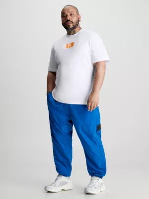 Calvin Klein T-shirt Grande Taille Avec Insigne 6 Calvin Klein T-shirt Grande Taille Avec Insigne – Image 4