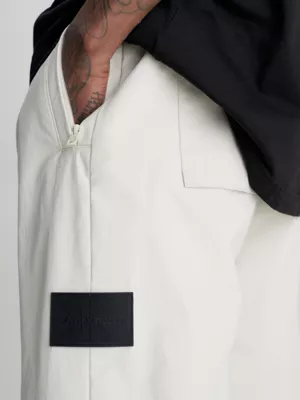 Calvin Klein Pantalon Droit En Nylon Technique 5 Calvin Klein Pantalon Droit En Nylon Technique – Image 3