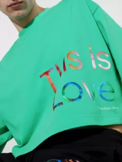 Calvin Klein T-shirt Court Oversize - Pride -Calvin Klein Soldes J30J323605 LAY alternate3