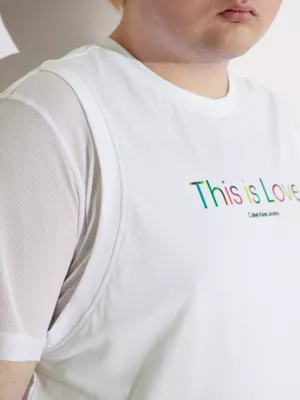 Calvin Klein T-shirt Relaxed Avec Superpositions - Pride 6 Calvin Klein T-shirt Relaxed Avec Superpositions - Pride – Image 4