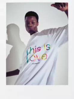 Calvin Klein T-shirt Oversize Avec Logo - Pride 16 Calvin Klein T-shirt Oversize Avec Logo - Pride -Calvin Klein Soldes J30J323719 YAF alternate5