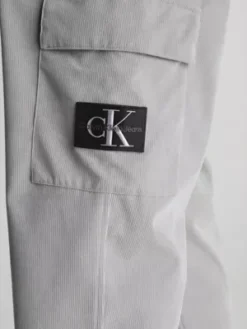 Calvin Klein Pantalon Cargo En Velours Côtelé Avec Ceinture 11 Calvin Klein Pantalon Cargo En Velours Côtelé Avec Ceinture -Calvin Klein Soldes J30J324035 PEE alternate3