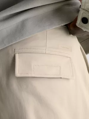 Calvin Klein Pantalon Cargo Relaxed 5 Calvin Klein Pantalon Cargo Relaxed – Image 3